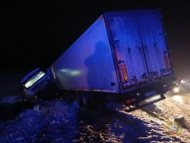 Семь человек погибли в аварии с фурой и двумя легковушками в Михайловском районе Волгоградской области