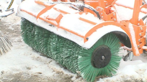 Около 90 единиц спецтехники вышли на дороги Волгограда после начала снегопада