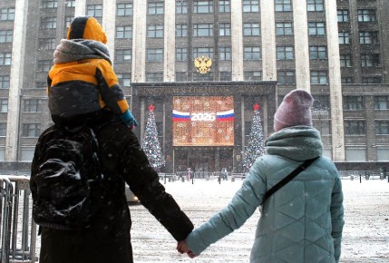 Сокращение новогодних каникул: что говорят законодатели?